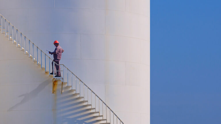 Oil Storage Tank Leak Warning Signs 1